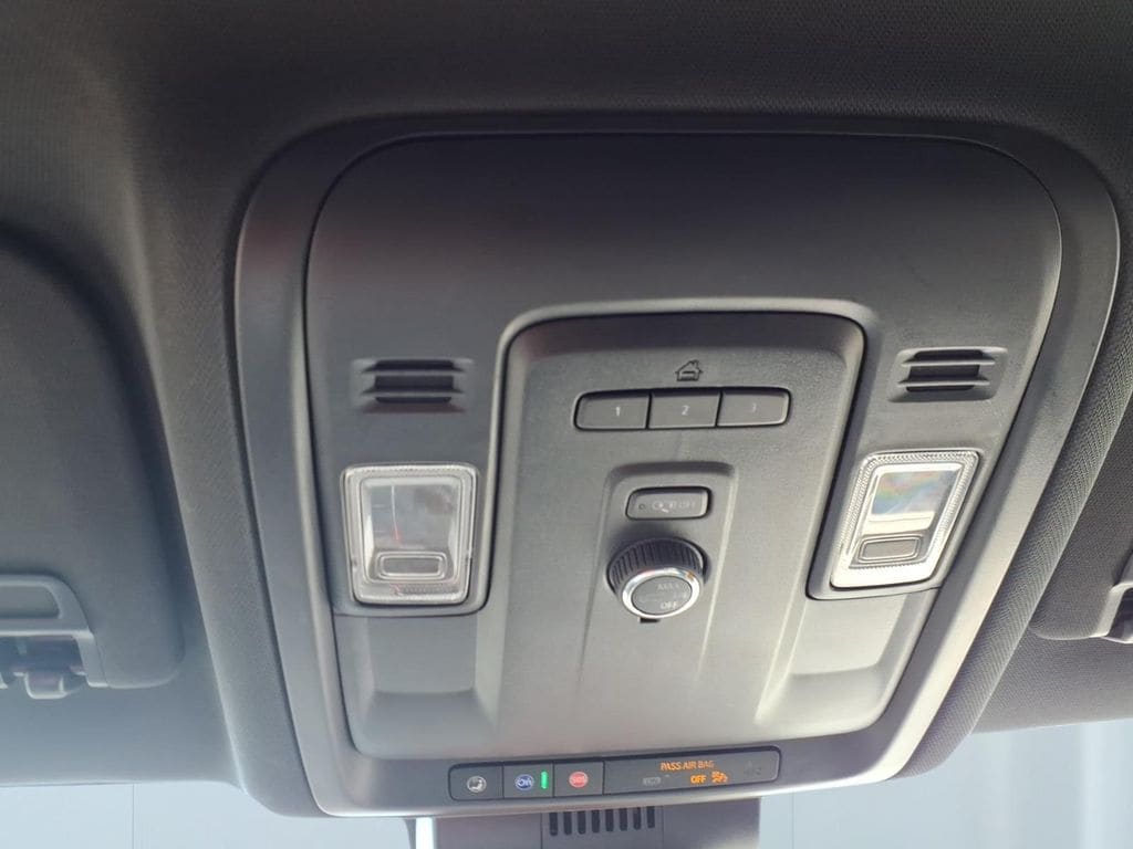 2024 Chevrolet Suburban LT - Photo 23