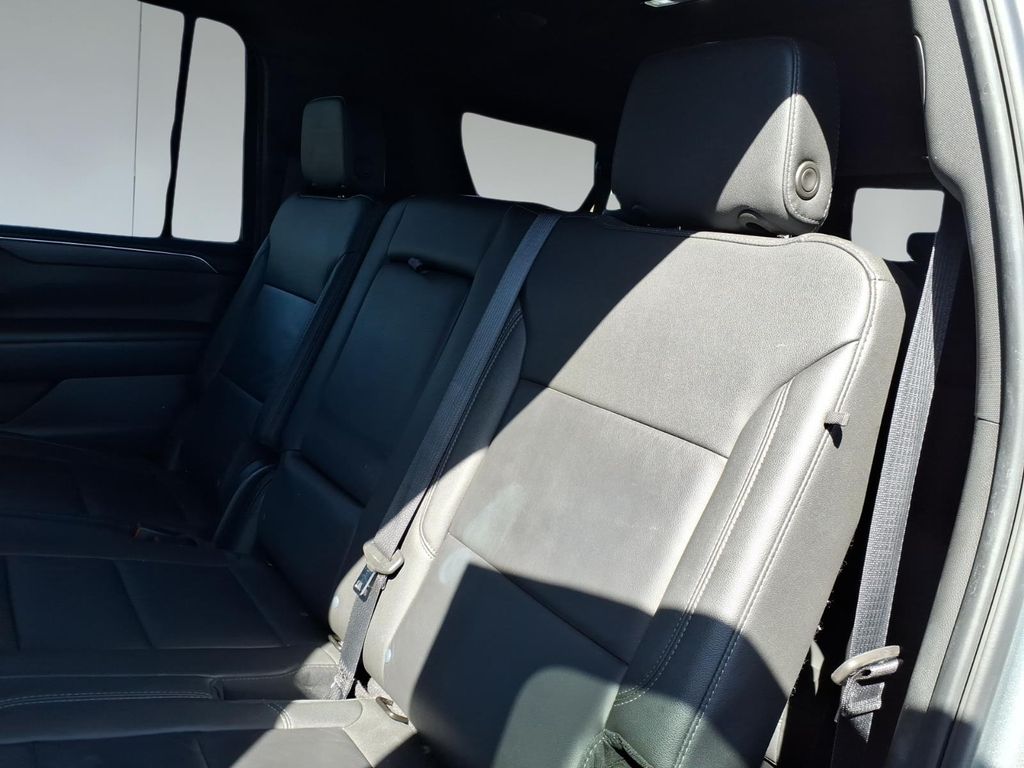 2024 Chevrolet Suburban LT - Photo 27