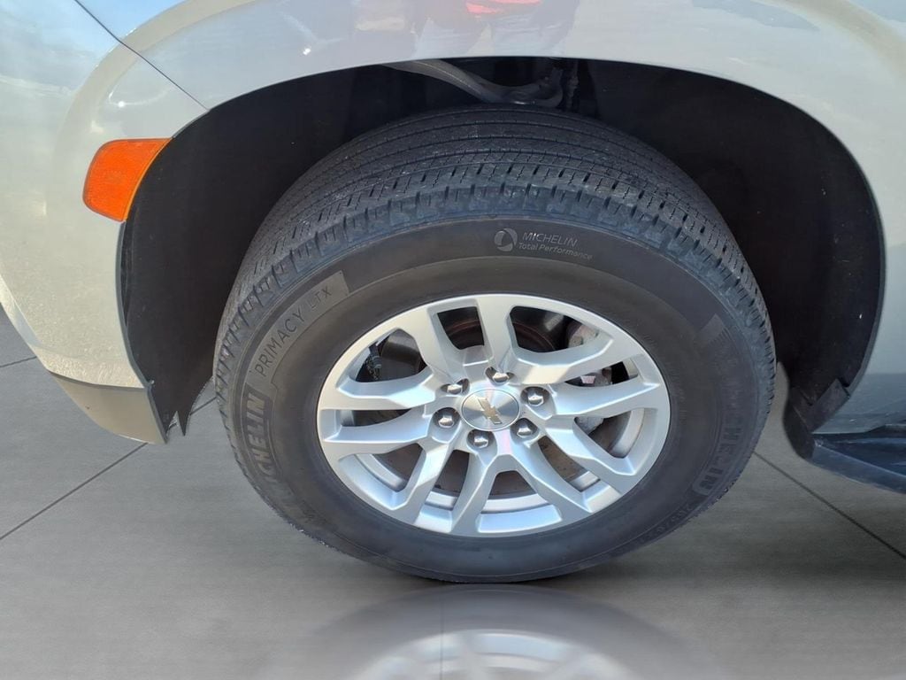 2024 Chevrolet Suburban LT - Photo 9