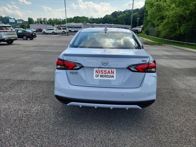 2025 Nissan Versa 1.6 SR photo 4