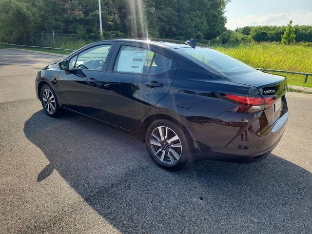 2025 Nissan Versa 1.6 SV photo 3