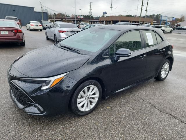2023 Toyota Corolla Hatchback SE's photo