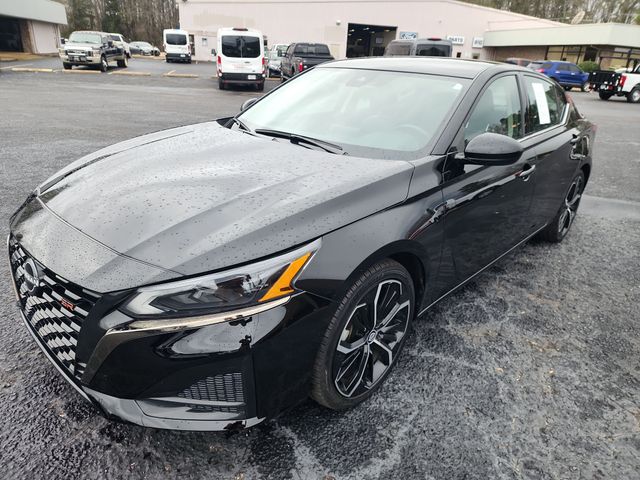 2024 Nissan Altima SR's photo