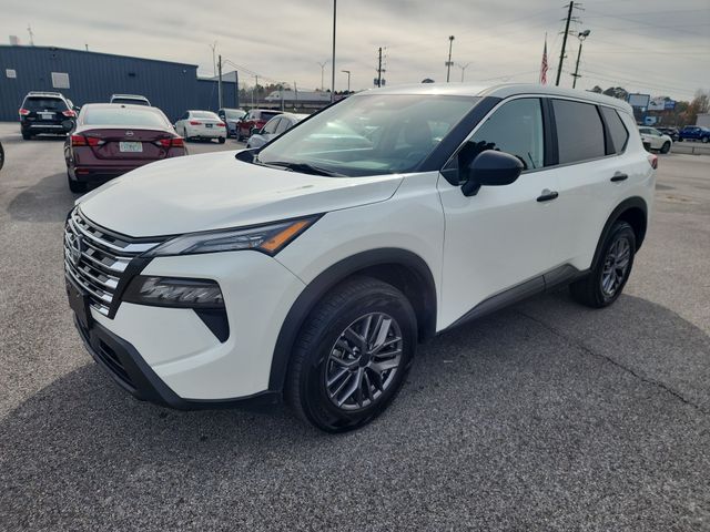 2024 Nissan Rogue S's photo