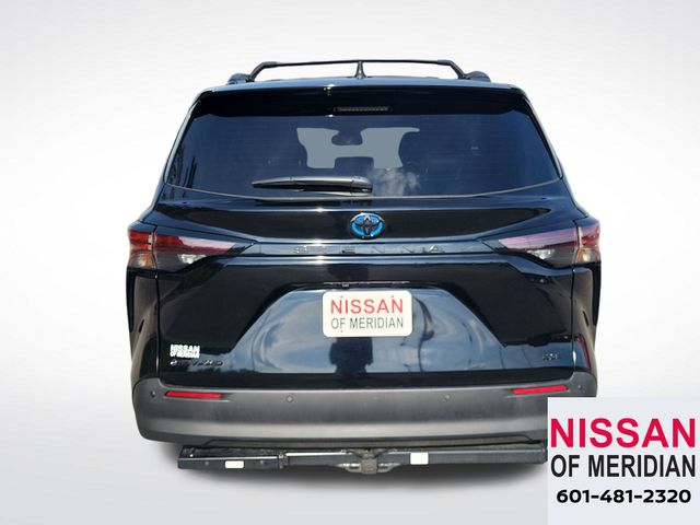 2025 Toyota Sienna Woodland Edition photo 4