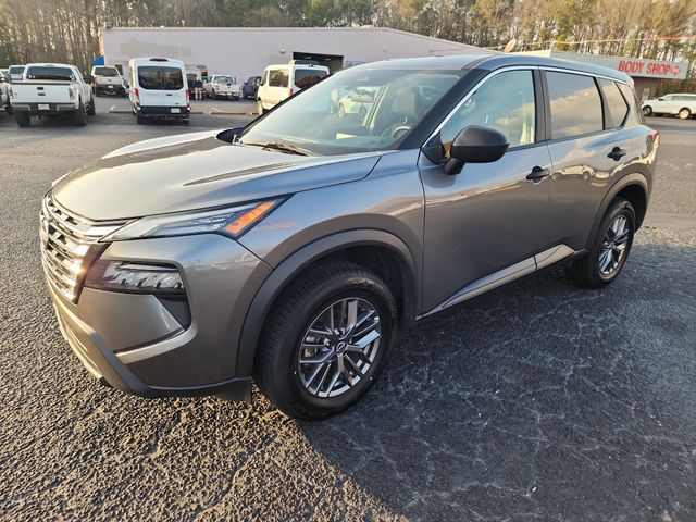2024 Nissan Rogue S's photo