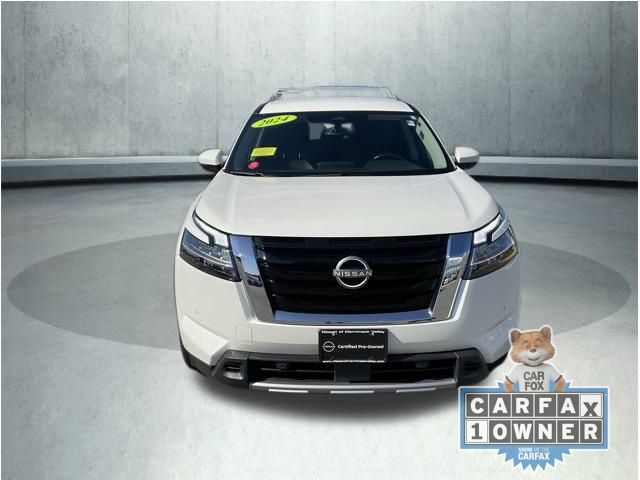 2024 Nissan Pathfinder SL photo 2