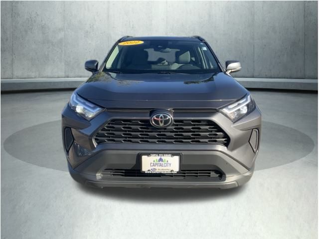 2022 Toyota RAV4 XLE photo 2