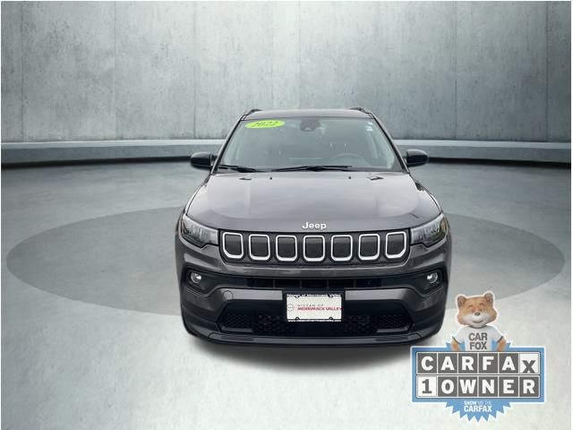 2022 Jeep Compass Latitude Lux photo 2
