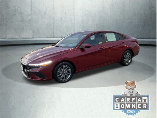 2024 Hyundai Elantra SEL photo 3