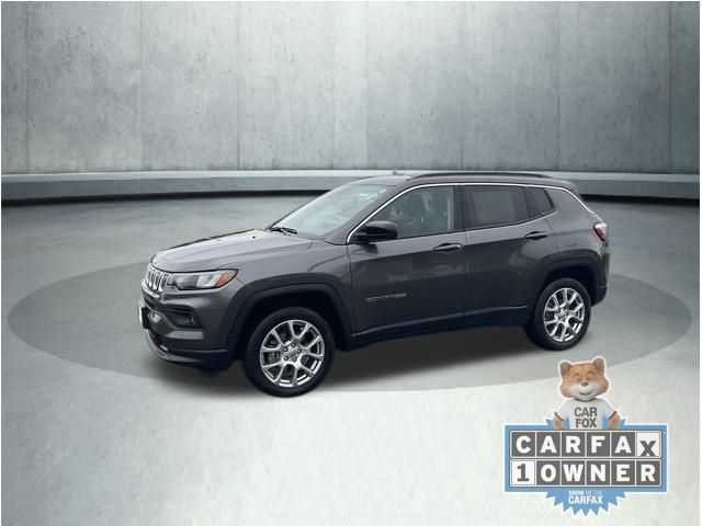 2022 Jeep Compass Latitude Lux photo 3