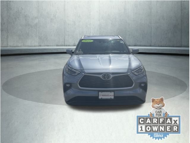 2022 Toyota Highlander XLE photo 2