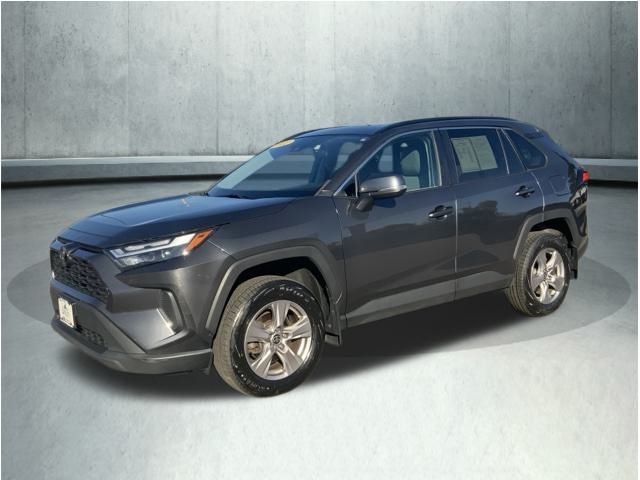 2022 Toyota RAV4 XLE photo 3
