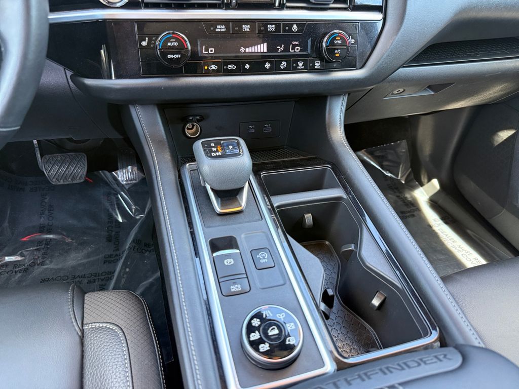 2022 Nissan Pathfinder SL - Photo 13