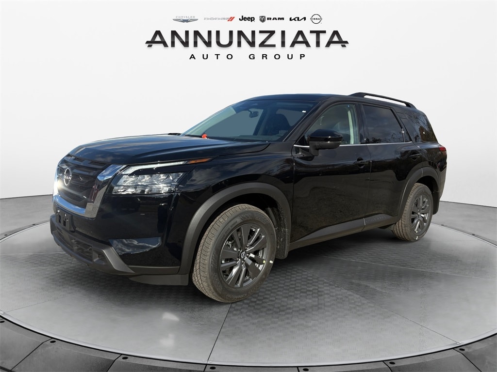 2025 Nissan Pathfinder SV's photo