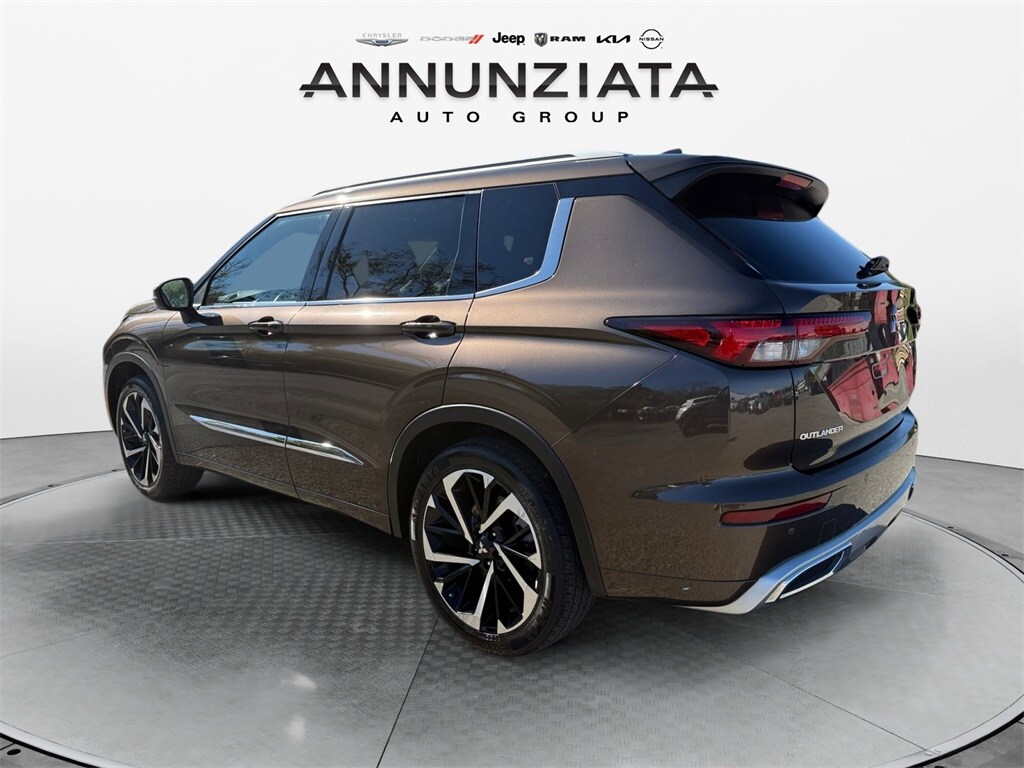 2022 Mitsubishi Outlander SEL photo 3