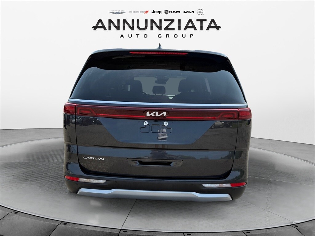 2024 Kia Carnival LX photo 4