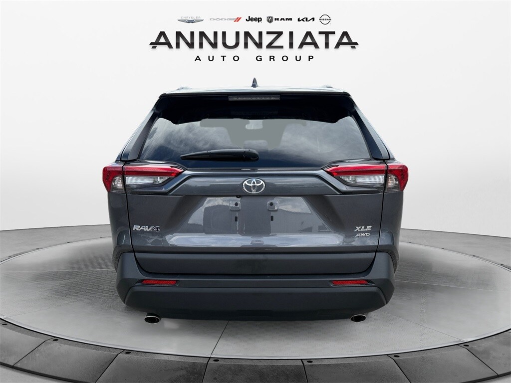 2024 Toyota RAV4 XLE photo 3