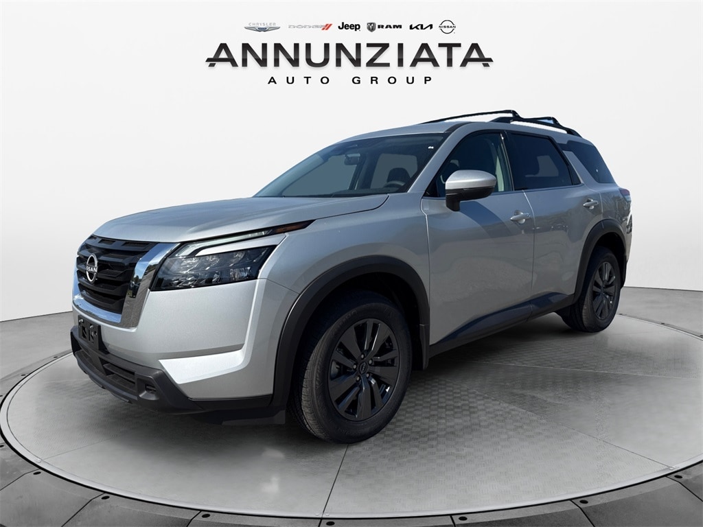 2025 Nissan Pathfinder SV's photo