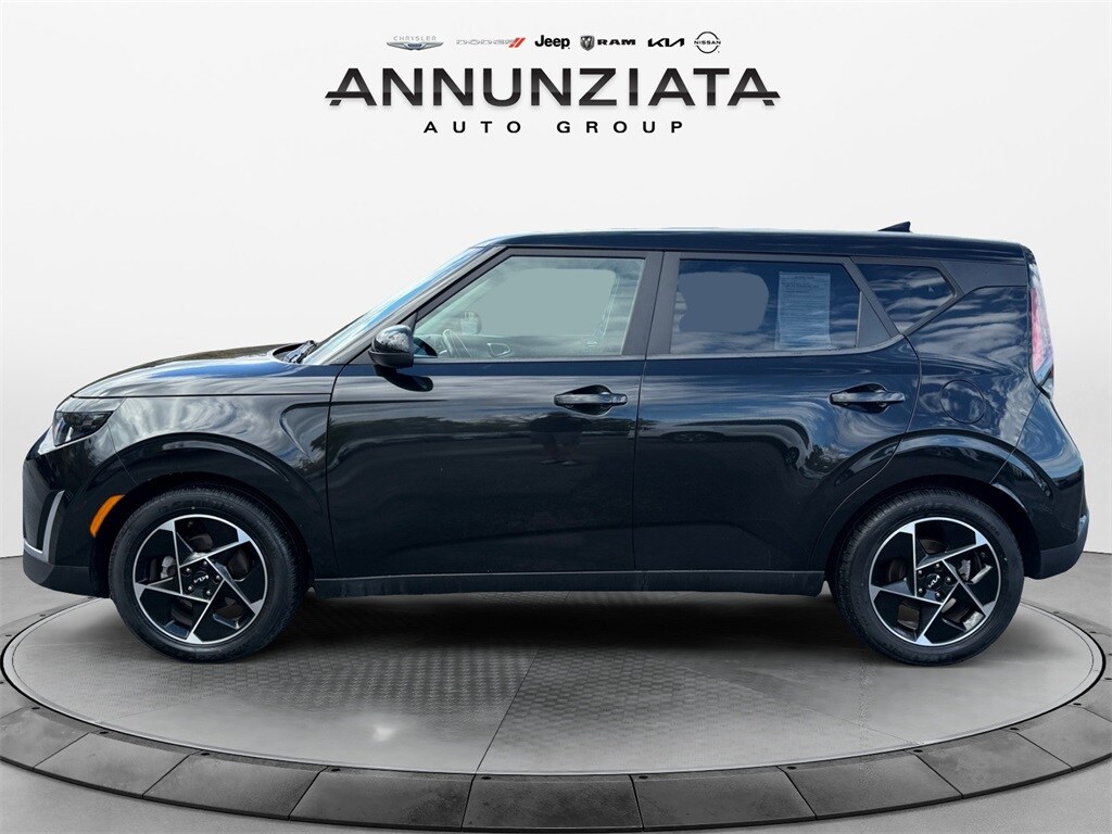 2023 Kia Soul EX photo 2