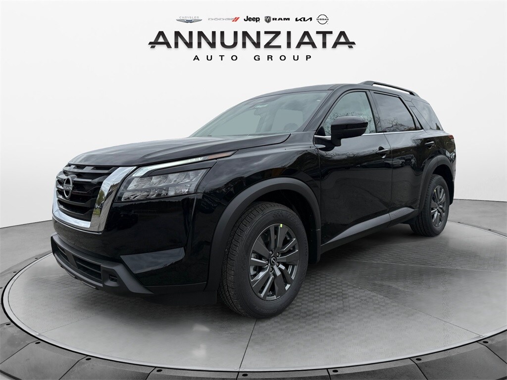 2025 Nissan Pathfinder SV's photo