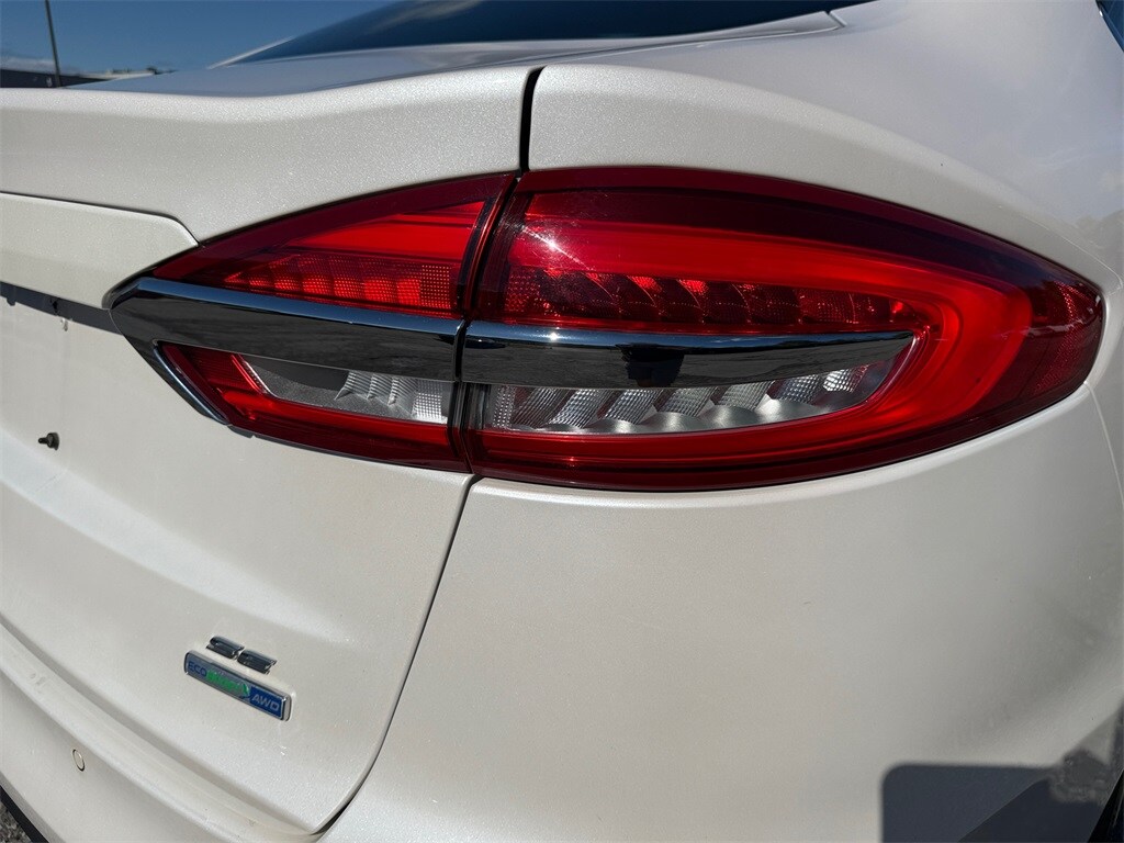 2019 Ford Fusion SE photo 2