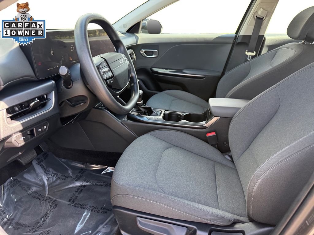 2025 Kia K4 LXS - Photo 9
