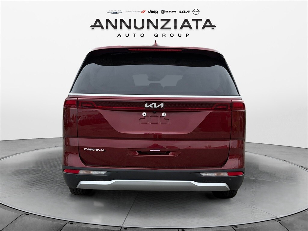 2024 Kia Carnival EX photo 4