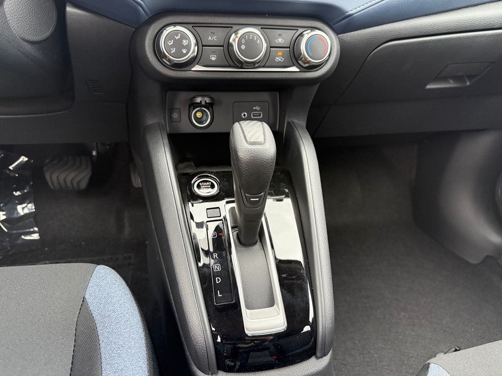 2025 Nissan Versa Sedan SV - Photo 13