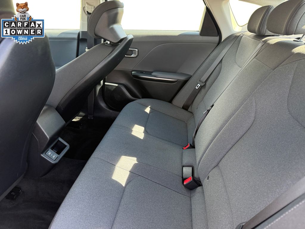 2025 Kia K4 LXS - Photo 14