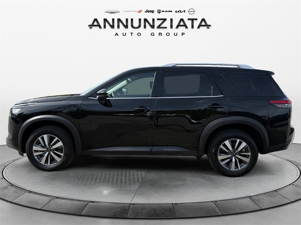 2025 Nissan Pathfinder SL photo 2