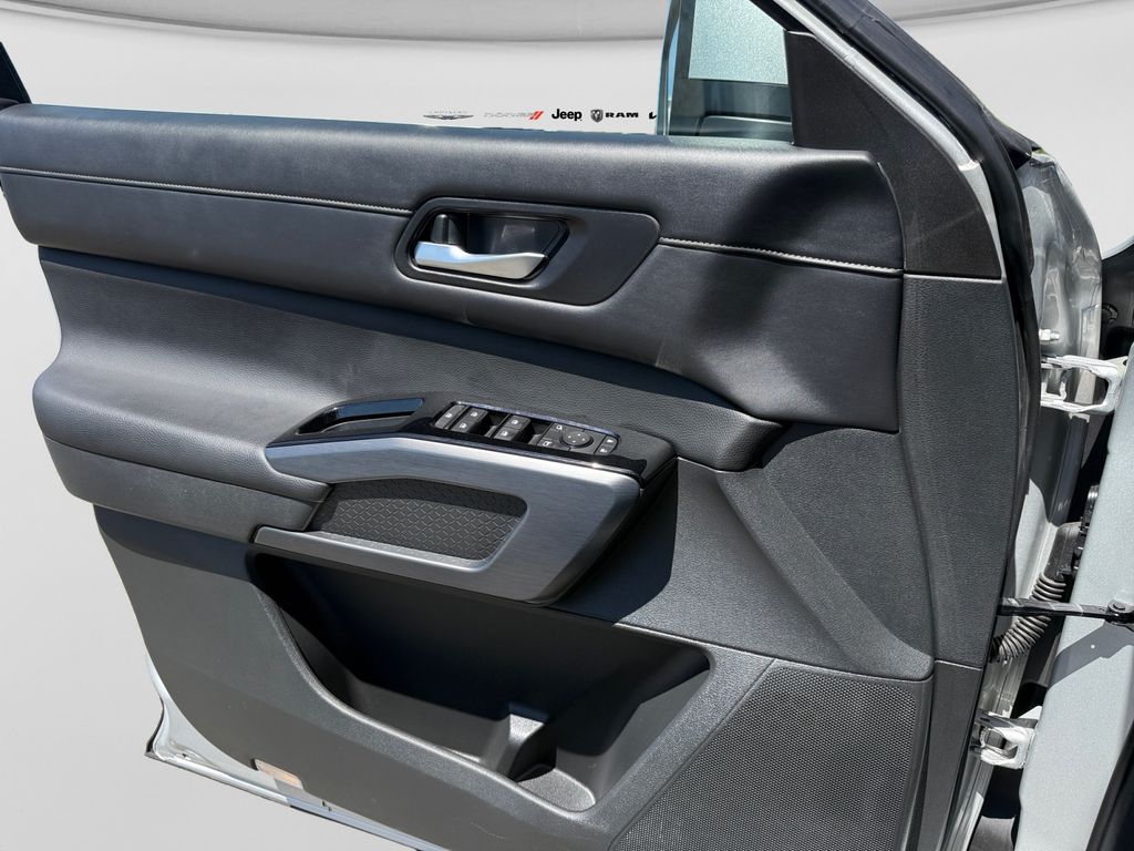 2022 Nissan Pathfinder SL - Photo 28