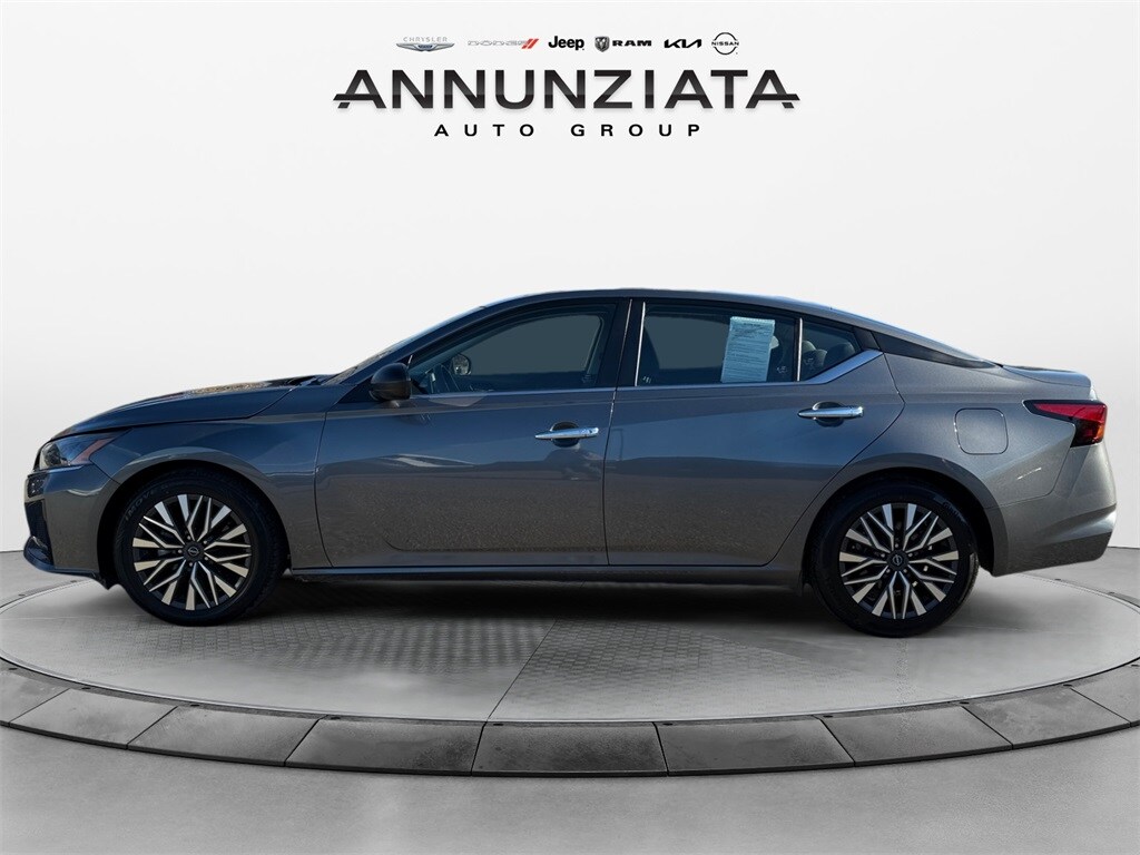 2024 Nissan Altima 2.5 SV photo 2