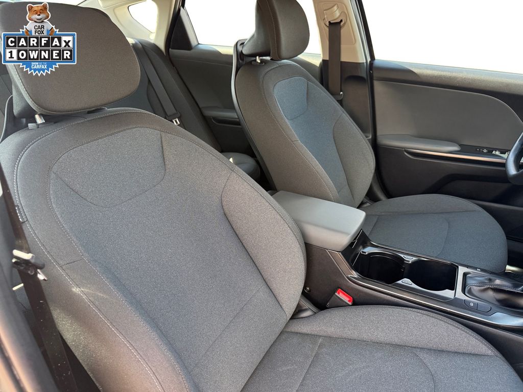2025 Kia K4 LXS - Photo 15