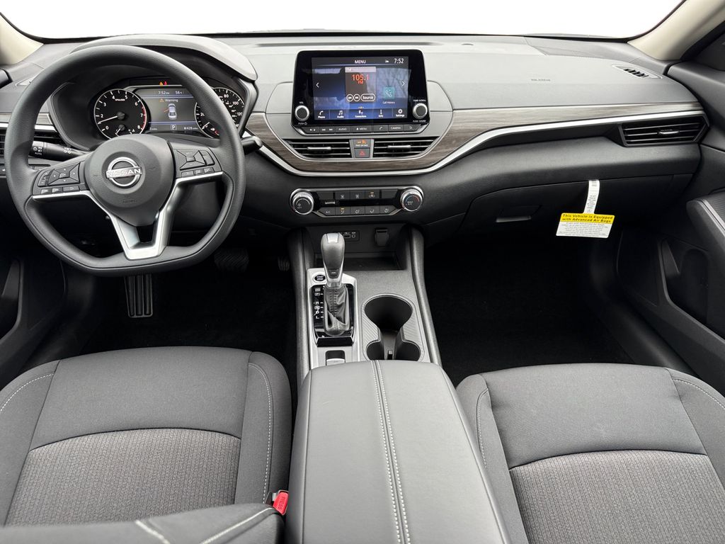 2025 Nissan Altima SV - Photo 10