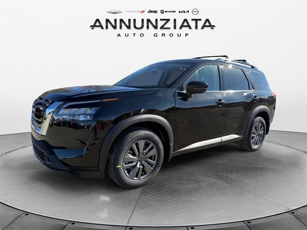 2025 Nissan Pathfinder SV's photo