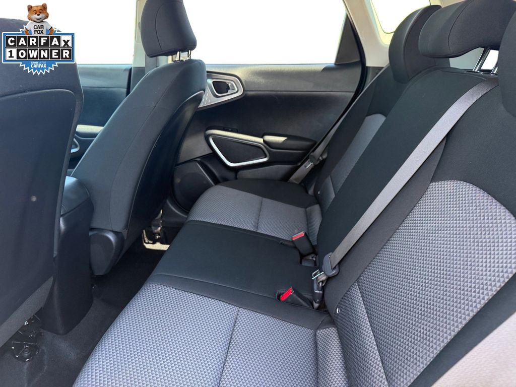 2025 Kia Soul LX - Photo 14