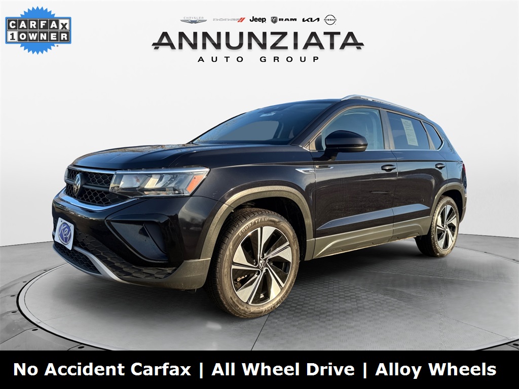 2024 Volkswagen Taos SE's photo