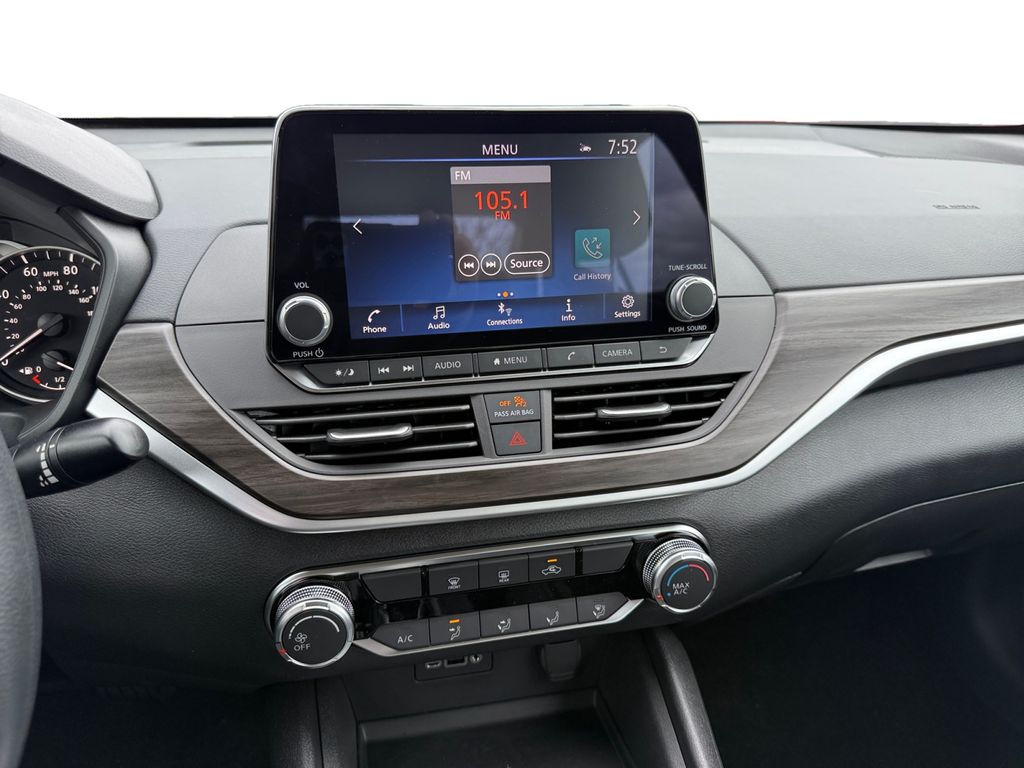 2025 Nissan Altima SV - Photo 11