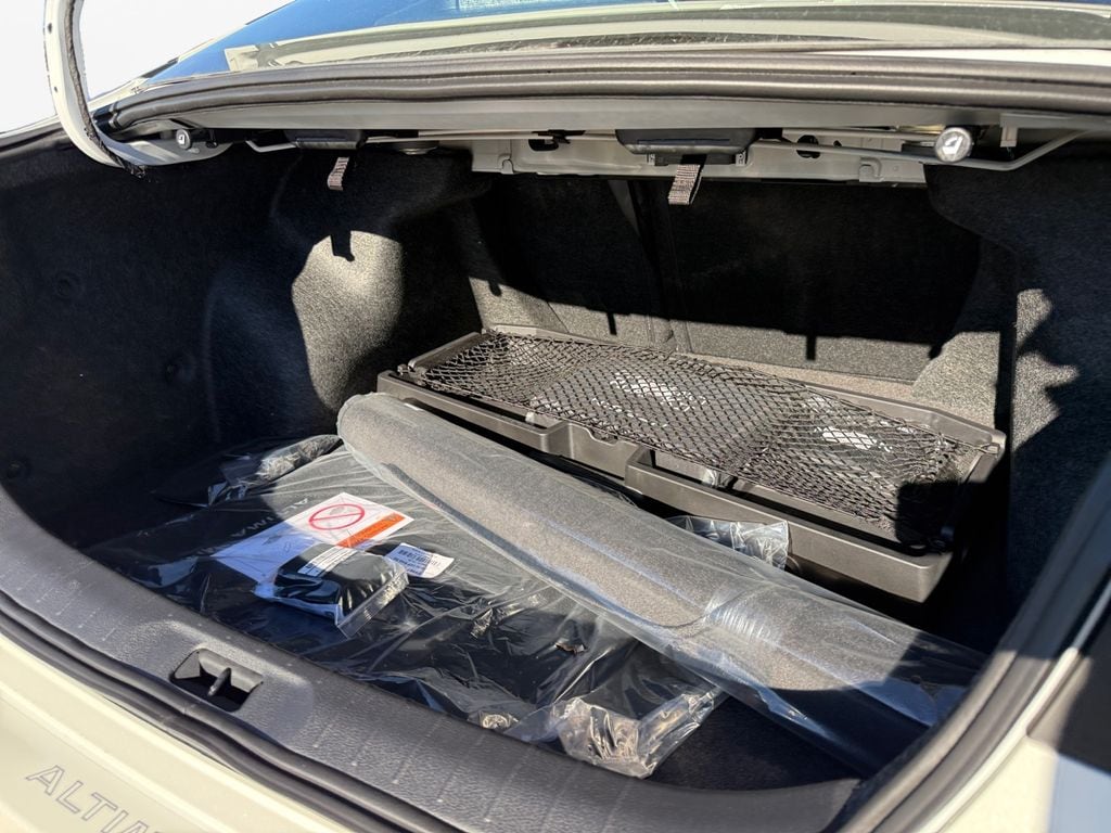 2025 Nissan Altima SV - Photo 18