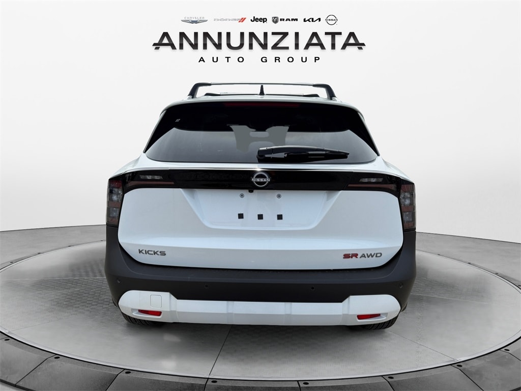 New 2026 Nissan Kicks SR SUV