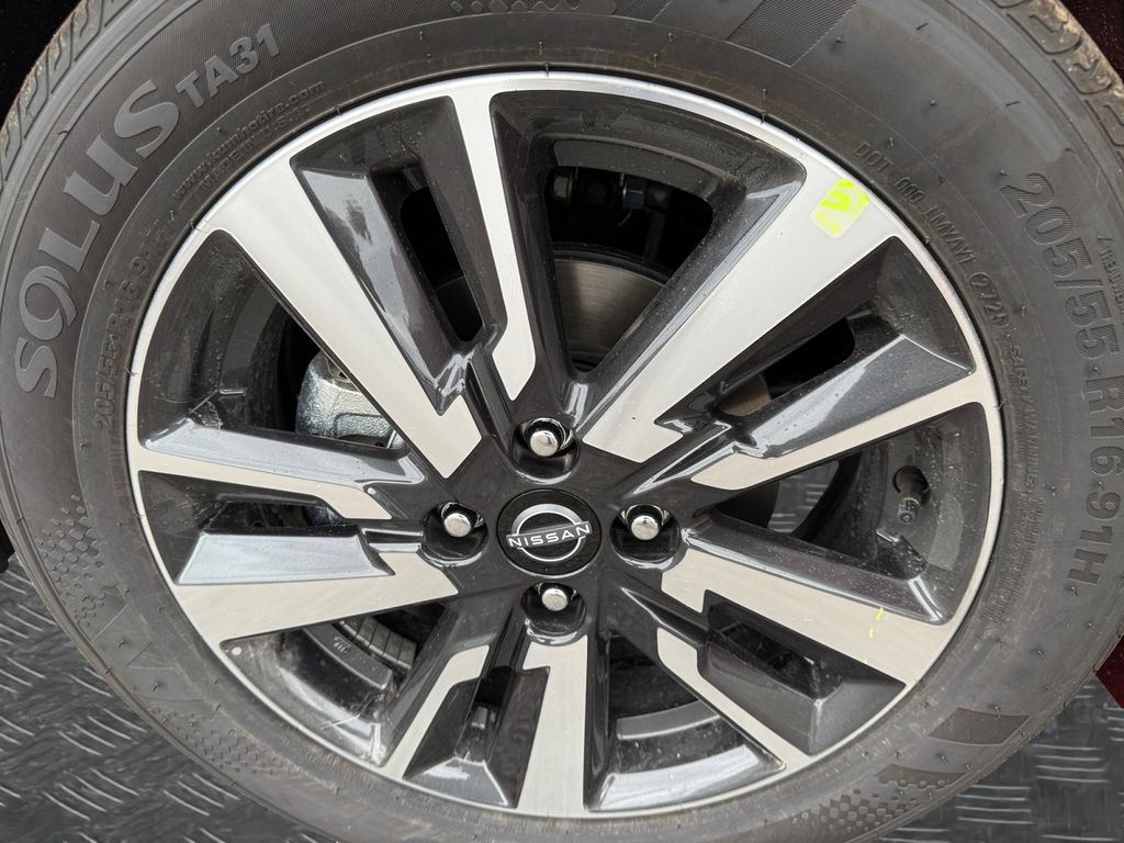 2025 Nissan Versa Sedan SV - Photo 21