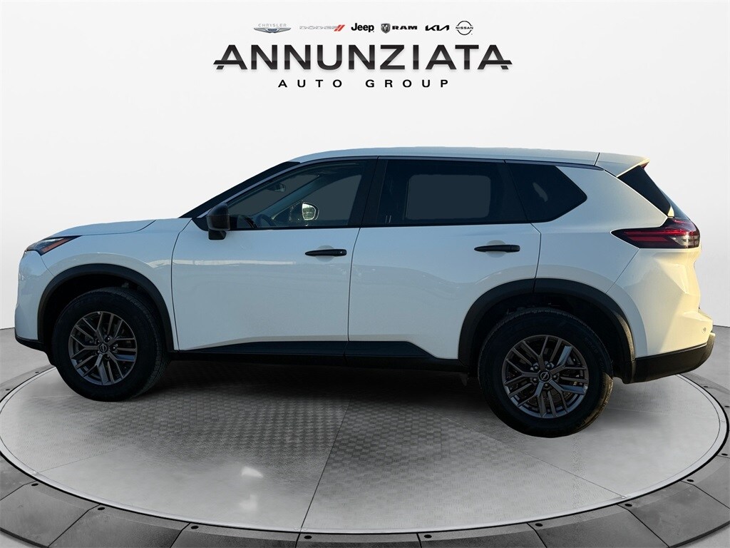 2024 Nissan Rogue S photo 2