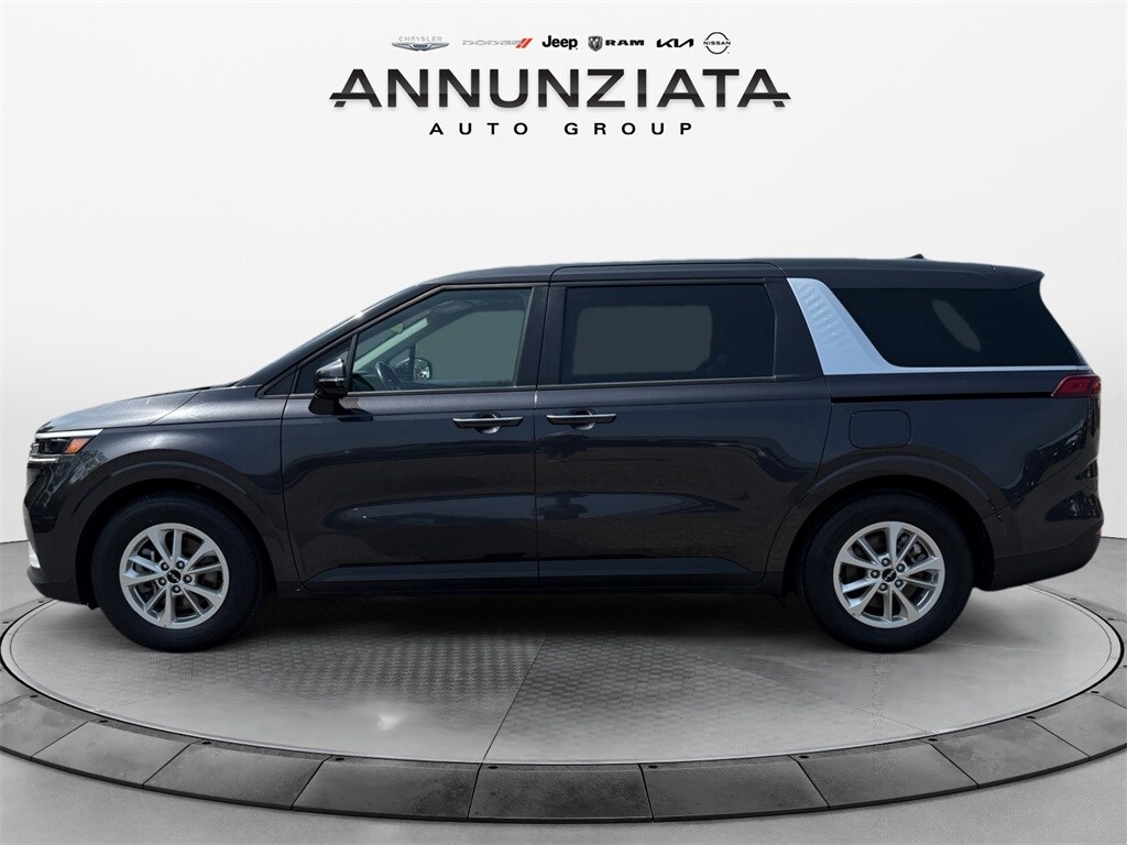 2024 Kia Carnival LX photo 2
