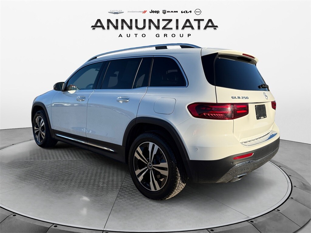2024 Mercedes Benz GLB 250 4MATIC photo 3