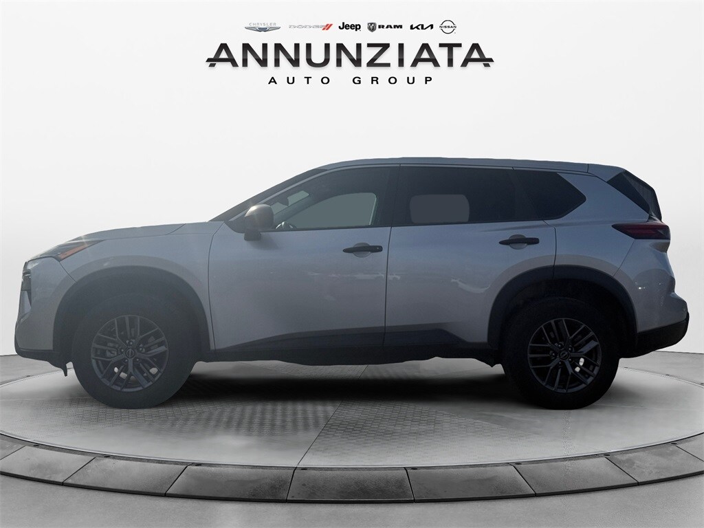 2024 Nissan Rogue S photo 2