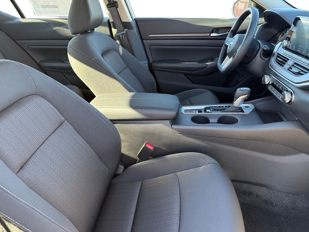 2025 Nissan Altima SV - Photo 15