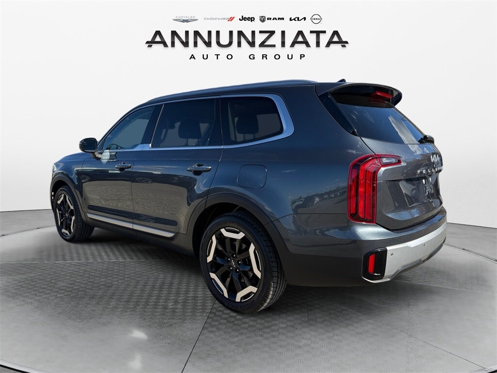 2023 Kia Telluride S photo 2
