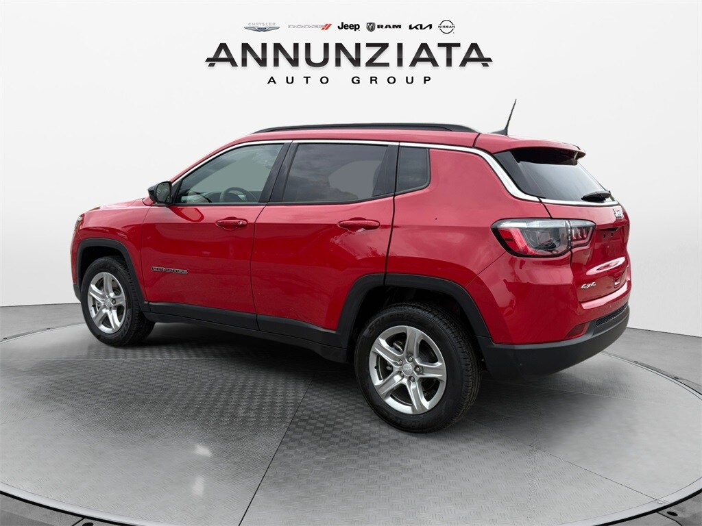 2024 Jeep Compass Latitude photo 3