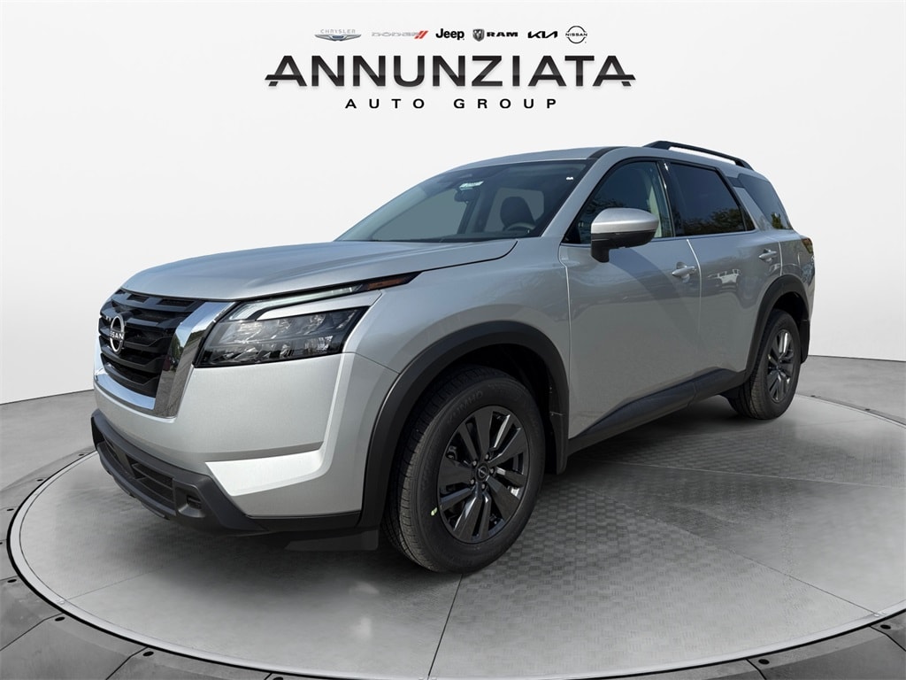 2025 Nissan Pathfinder SV's photo